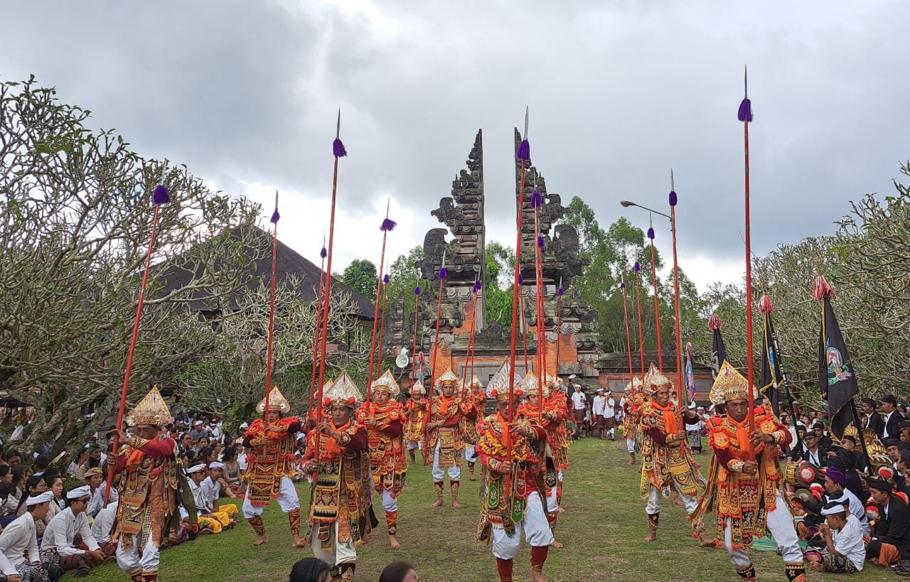 Pementasan Baris Batur.