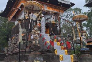 Prosesi Ngangsuh Ida Bhatara ring Pura Jati (Ida Bhatara Katuran Pasucian).