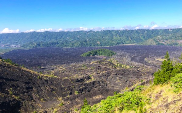 Keragaman warisan geologi Batur berupa aliran lava dari kawah III Gunung Batur, situs geologi bukit dalam dan dinding kaldera dalam dan luar Gunung Batur.