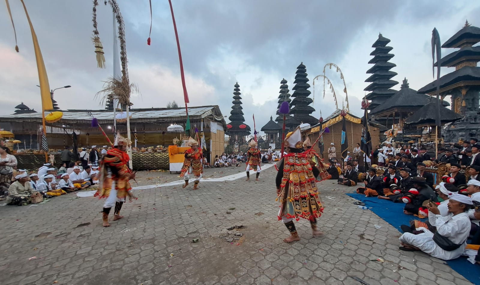 Oementasan Baris Bajra di Pura Kentel Gumi Batur pada pelaksanaan Ngusaba Kalima, 29 Oktober 2023.