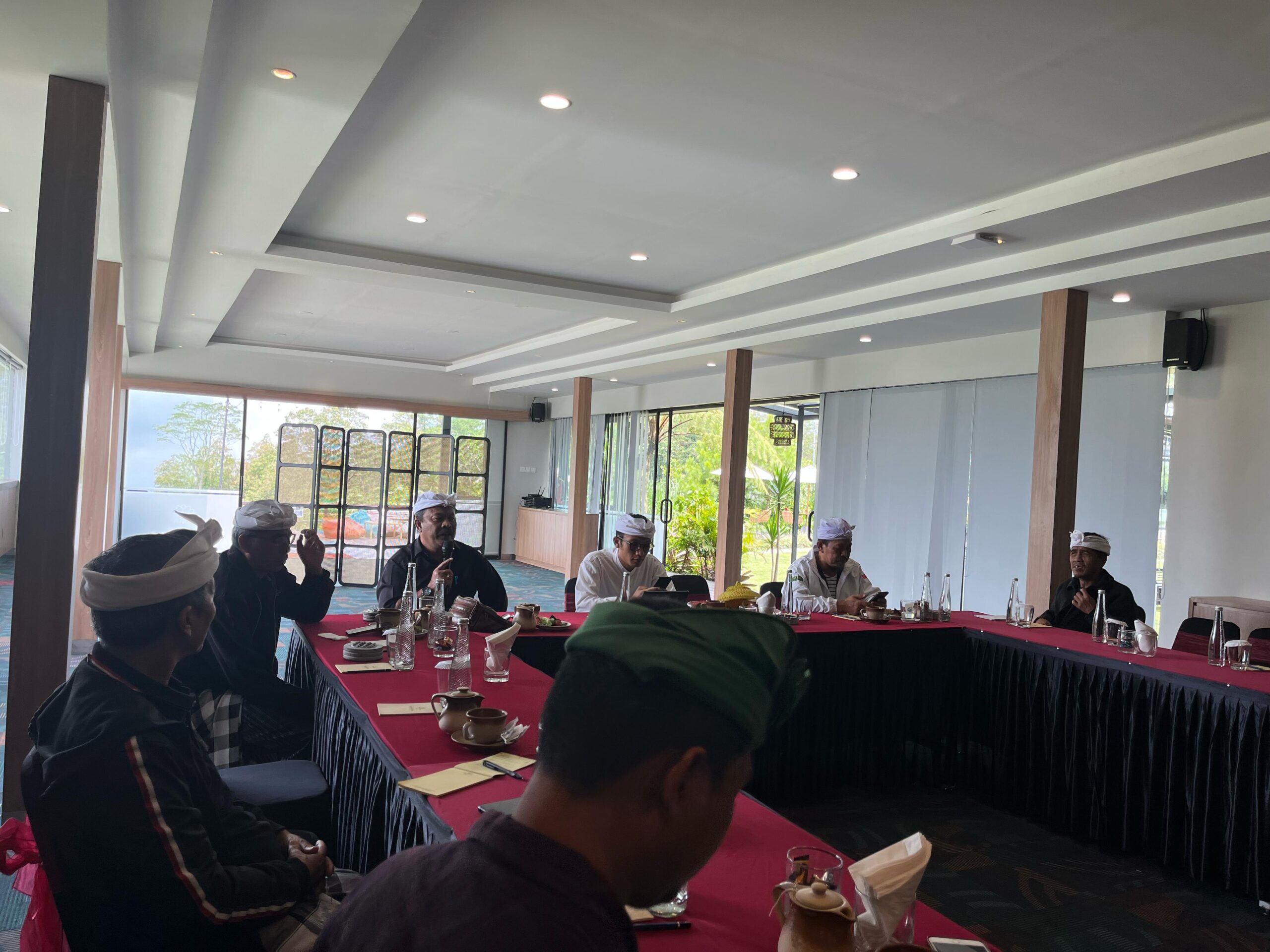 Rapat formatur pembentukan panitia Seabad Relokasi Batur.