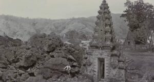 Kori Agung tingkat sembilan di kawasan mandala Pura Ulun Danu Batur Let di Desa Batur Let